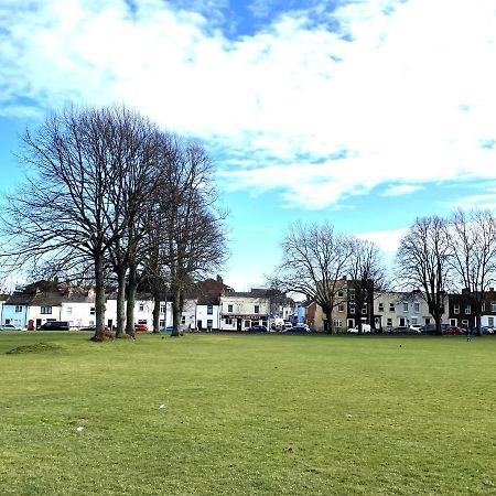 Supreme - 1 Bedroom Apart Sleeps 4 Short/Long Stay Gillingham  Bagian luar foto