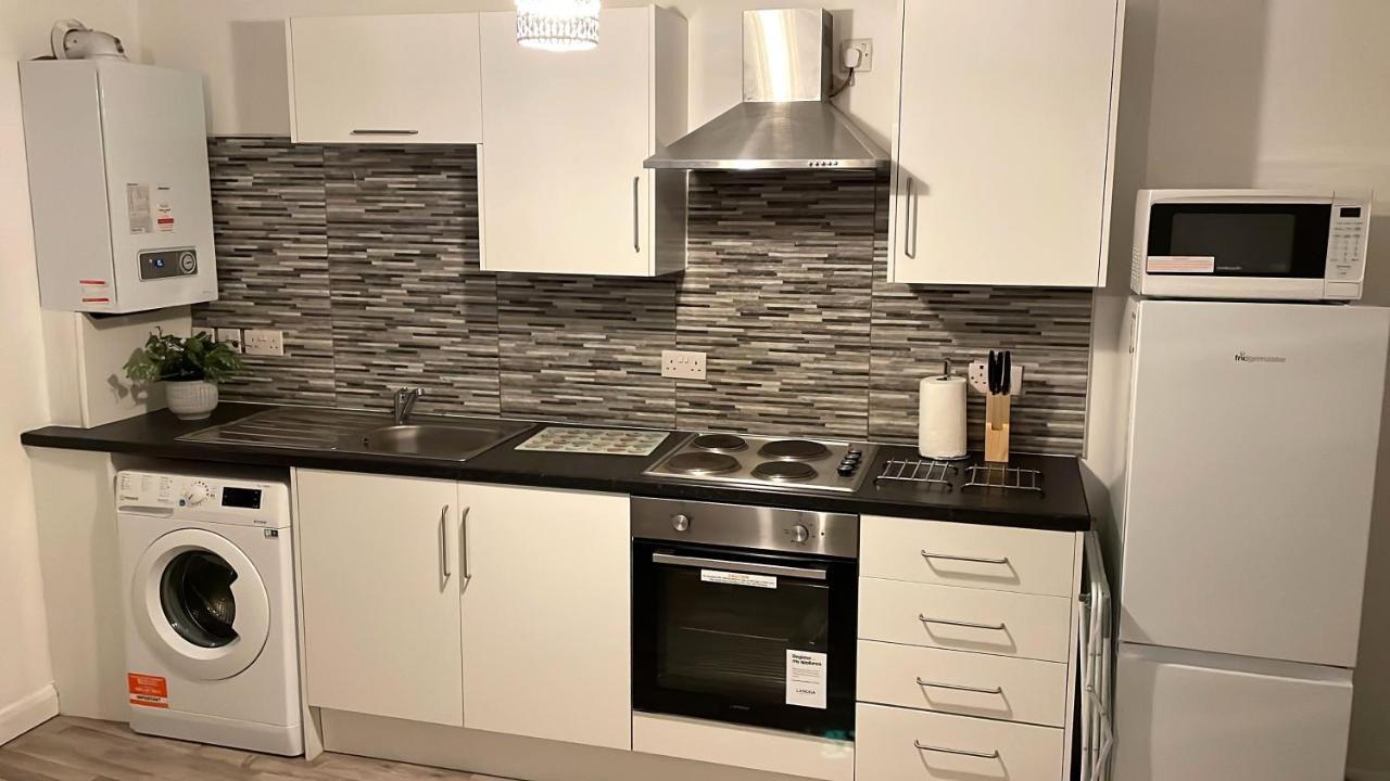 Supreme - 1 Bedroom Apart Sleeps 4 Short/Long Stay Gillingham  Bagian luar foto