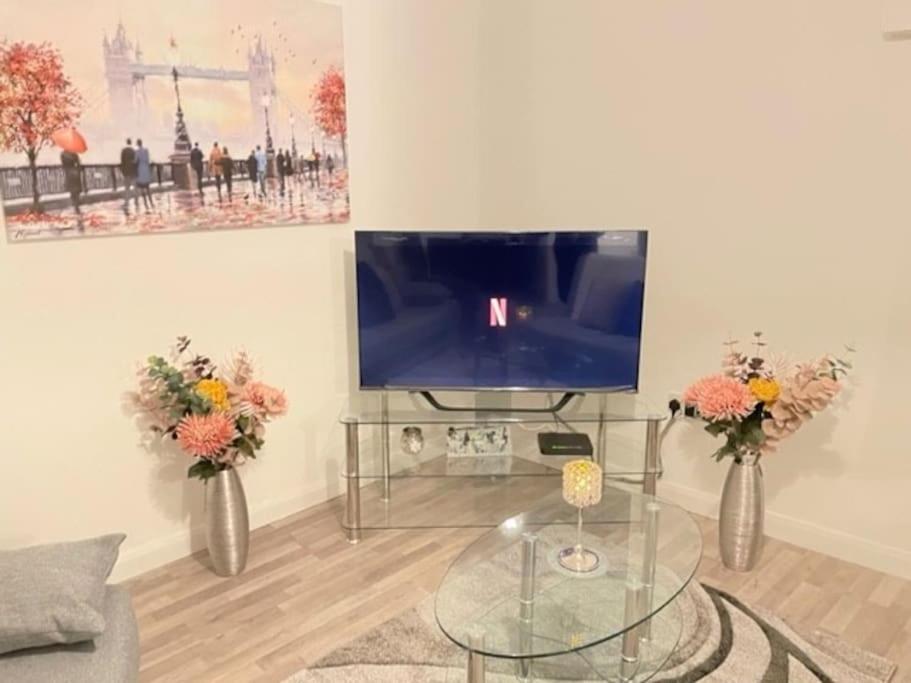 Supreme - 1 Bedroom Apart Sleeps 4 Short/Long Stay Gillingham  Bagian luar foto