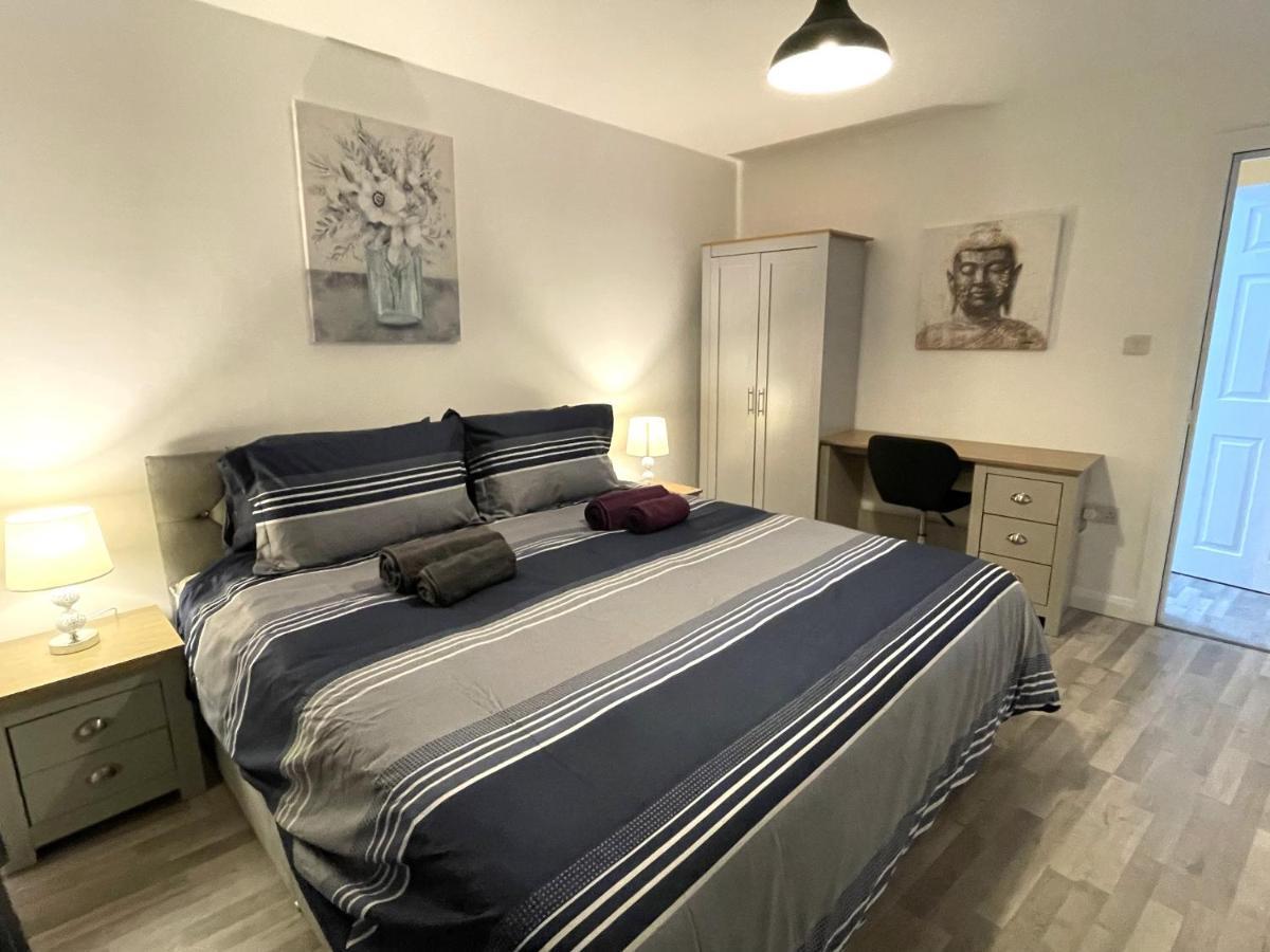 Supreme - 1 Bedroom Apart Sleeps 4 Short/Long Stay Gillingham  Bagian luar foto