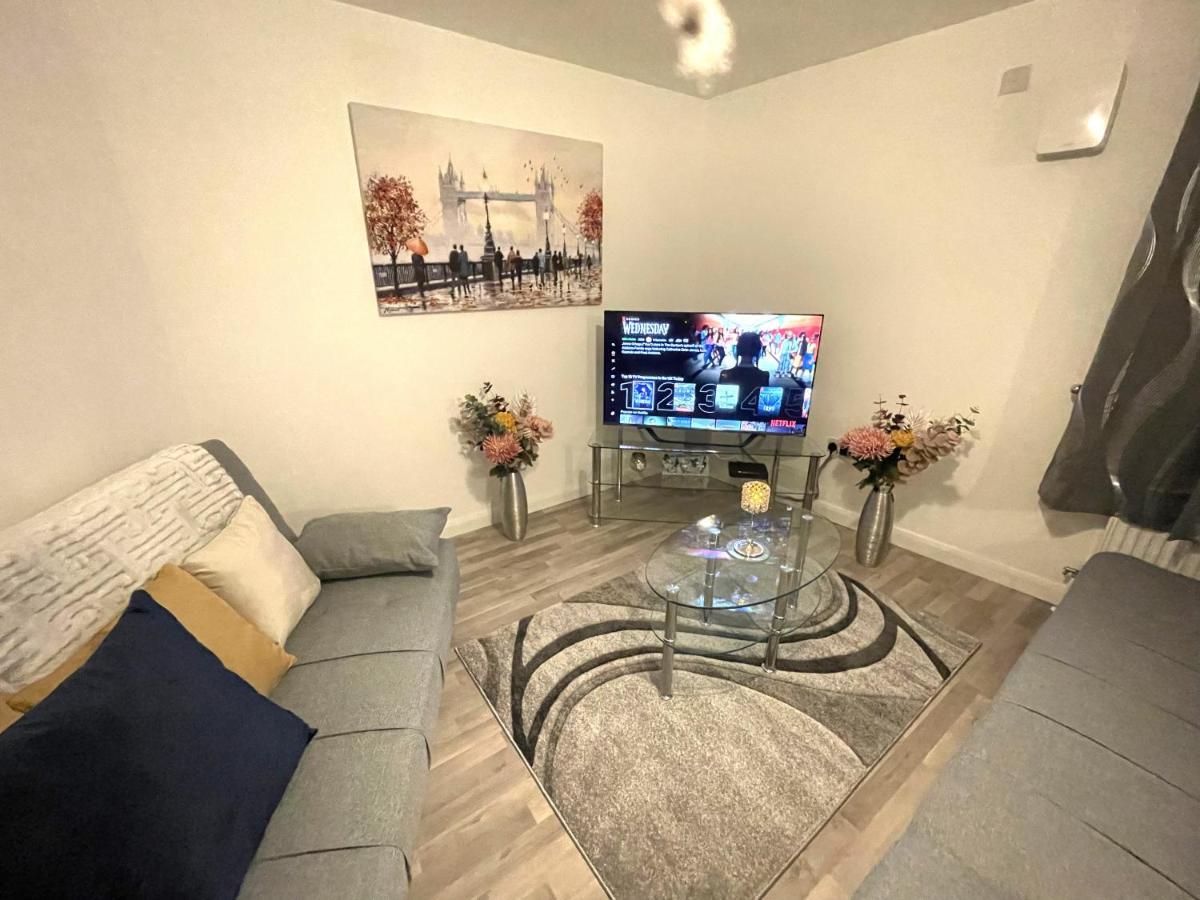 Supreme - 1 Bedroom Apart Sleeps 4 Short/Long Stay Gillingham  Bagian luar foto