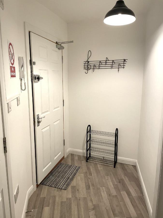 Supreme - 1 Bedroom Apart Sleeps 4 Short/Long Stay Gillingham  Bagian luar foto