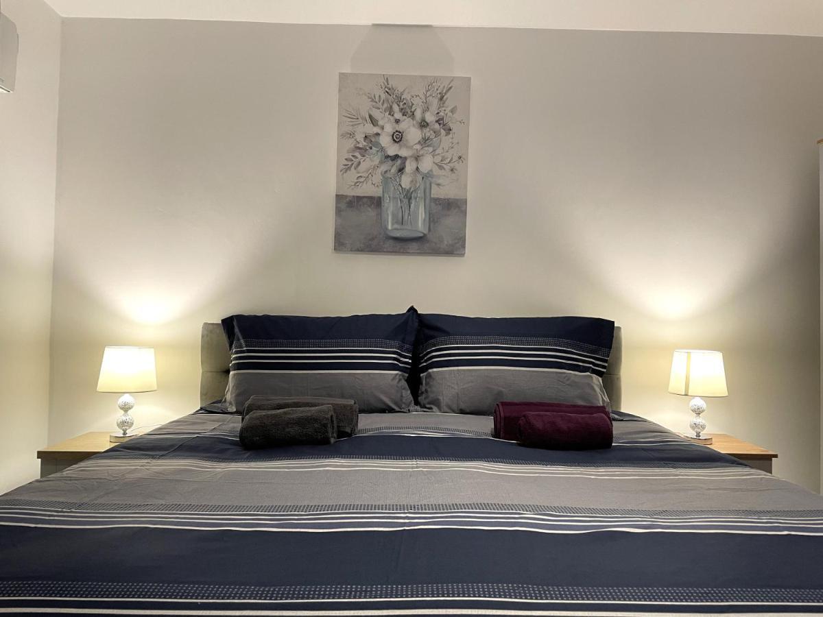 Supreme - 1 Bedroom Apart Sleeps 4 Short/Long Stay Gillingham  Bagian luar foto