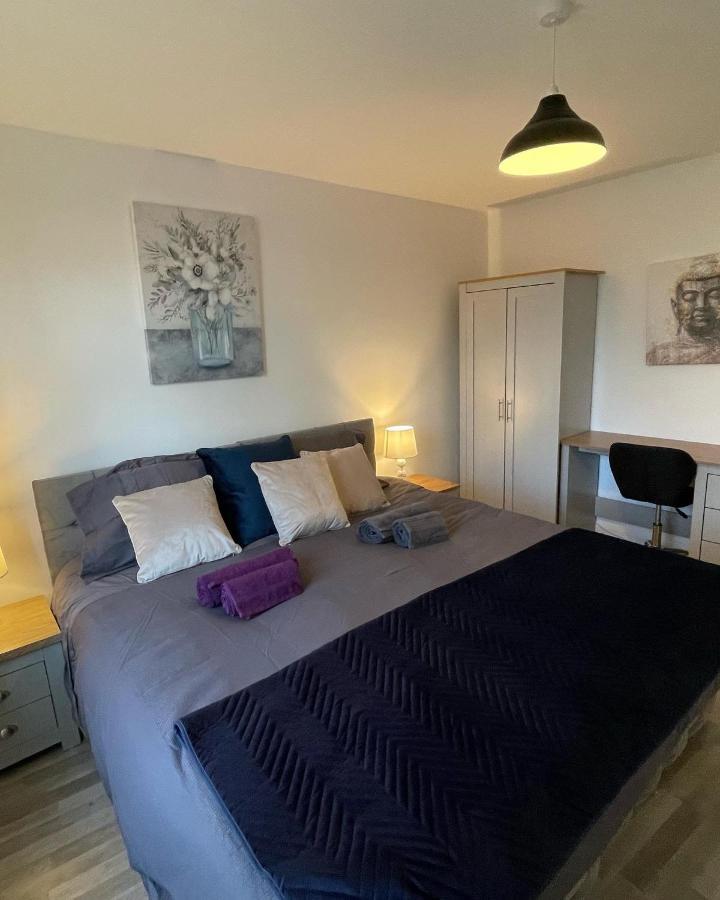 Supreme - 1 Bedroom Apart Sleeps 4 Short/Long Stay Gillingham  Bagian luar foto