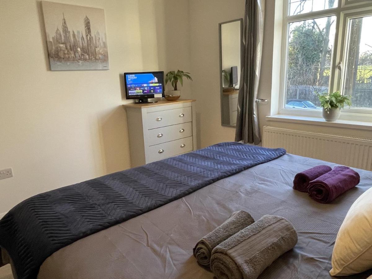 Supreme - 1 Bedroom Apart Sleeps 4 Short/Long Stay Gillingham  Bagian luar foto