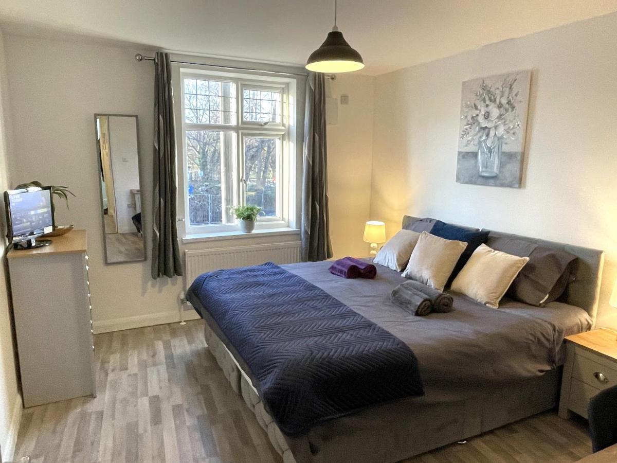 Supreme - 1 Bedroom Apart Sleeps 4 Short/Long Stay Gillingham  Bagian luar foto