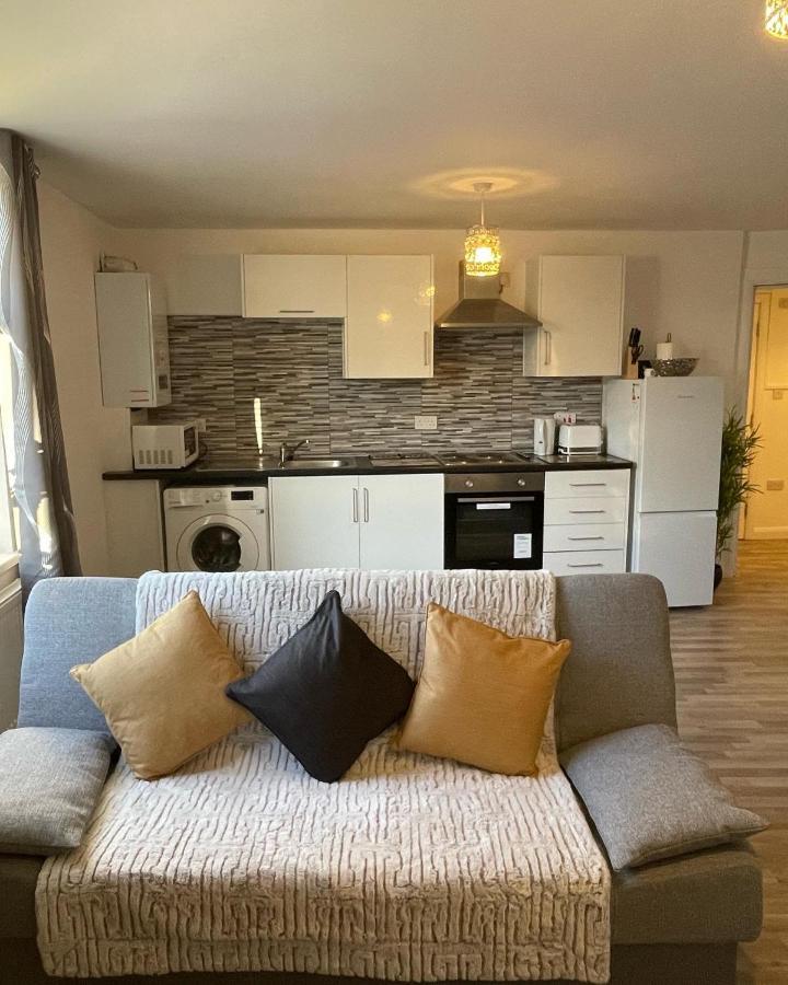 Supreme - 1 Bedroom Apart Sleeps 4 Short/Long Stay Gillingham  Bagian luar foto