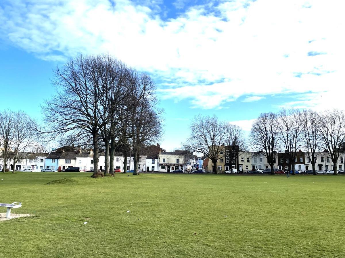 Supreme - 1 Bedroom Apart Sleeps 4 Short/Long Stay Gillingham  Bagian luar foto