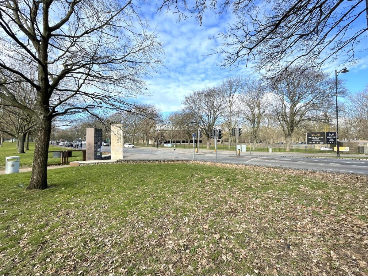 Supreme - 1 Bedroom Apart Sleeps 4 Short/Long Stay Gillingham  Bagian luar foto