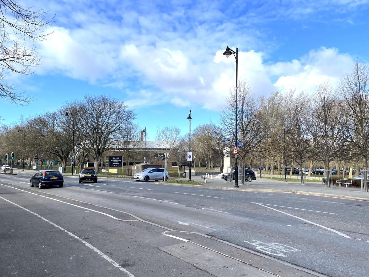 Supreme - 1 Bedroom Apart Sleeps 4 Short/Long Stay Gillingham  Bagian luar foto
