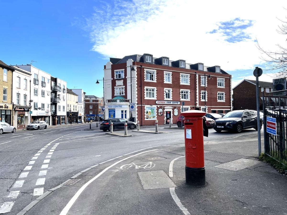 Supreme - 1 Bedroom Apart Sleeps 4 Short/Long Stay Gillingham  Bagian luar foto